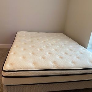 Box spring and pillow top mattress (QUEEN)